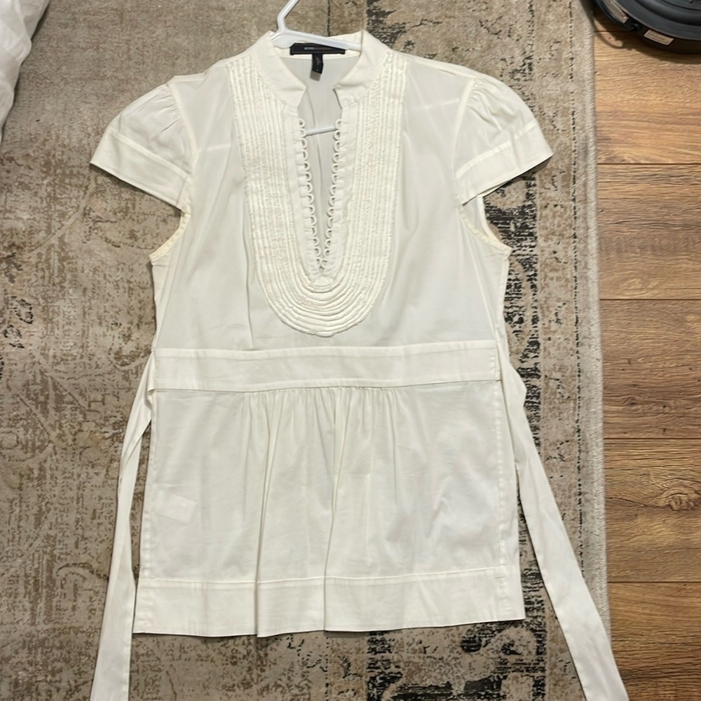 BCBG capped sleeve blouse